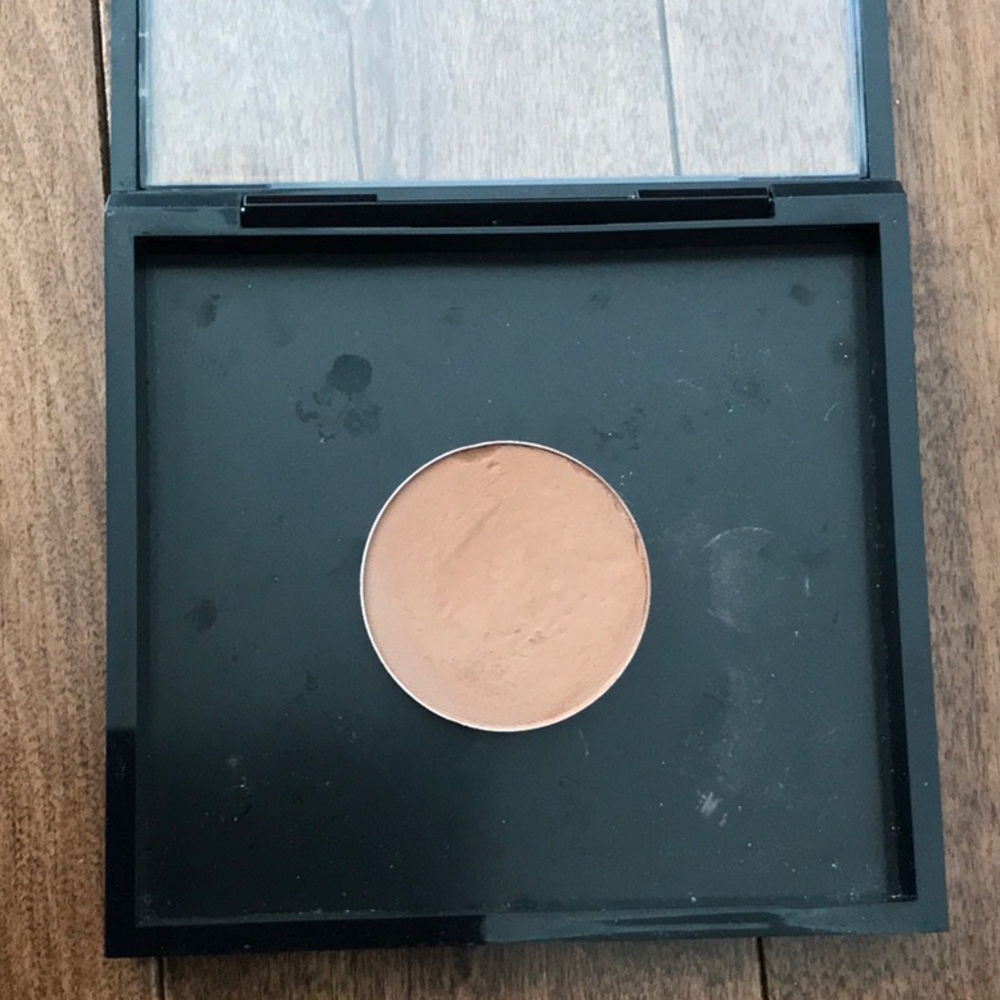 Mac Contouring Powder - Picture 2 of 3